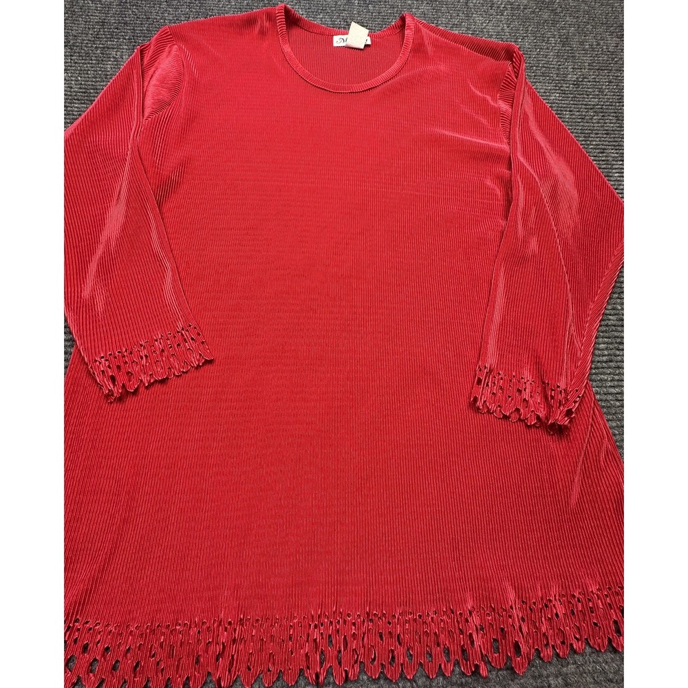 Maxima Shirt Womens Medium Red Textured 3/4 Sleeve Scallop Hem USA Polyester Top